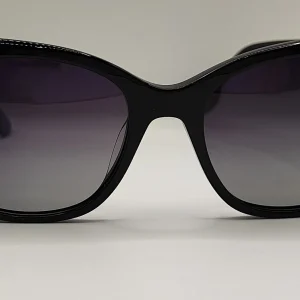 Zarah Carter 882251 C01